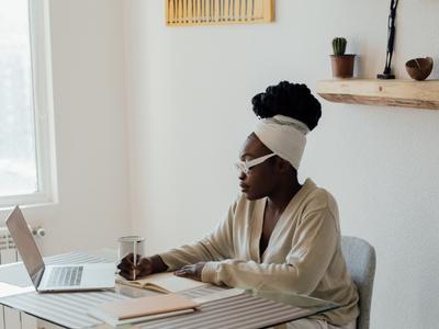 woman tracks pain and suffering